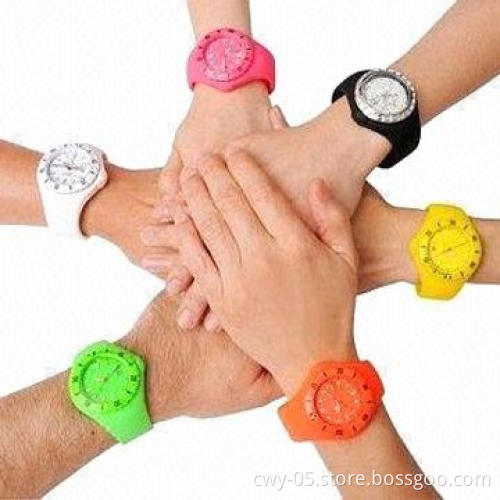 Newest fashionable silicone watch, customized logos are welcome